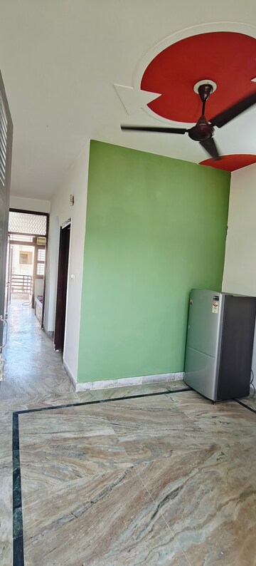 Room in 1 BHK Builder Floor at Mayur Vihar Phase 1 – for Rent