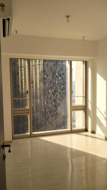 Room in 4 BHK Apartment at Lodha Marquise, Worli – for Rent