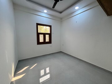 Room in 3 BHK Builder Floor at Sector 49 – for Sale