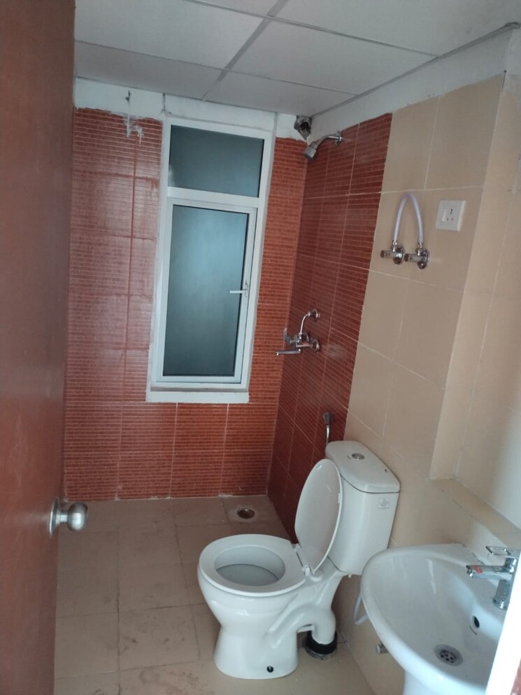 Bathroom, mahagun-mywoods-iii 2 Bedroom 1000 Sq.Ft. Apartment In Sector 16c Greater Noida Greater Noida 7900173
