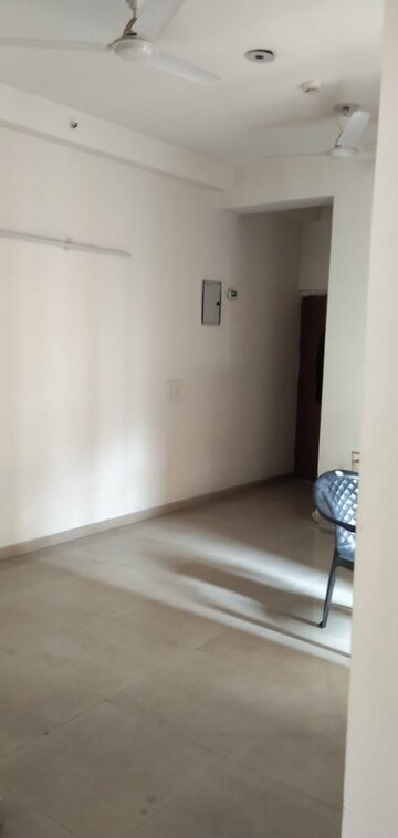Room in 2.5 BHK Apartment at Mahagun Mywoods, Sector 16c Greater Noida – for Sale