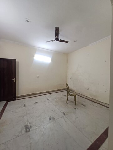 Bathroom in 2.5 BHK Independent House at Ansal Plaza Sector-23, Sector 23 – for Rent