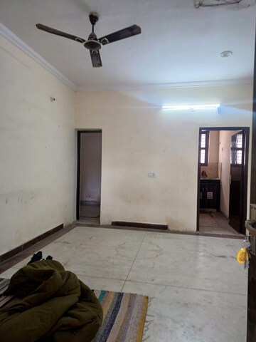Room in 2.5 BHK Independent House at Ansal Plaza Sector-23, Sector 23 – for Rent