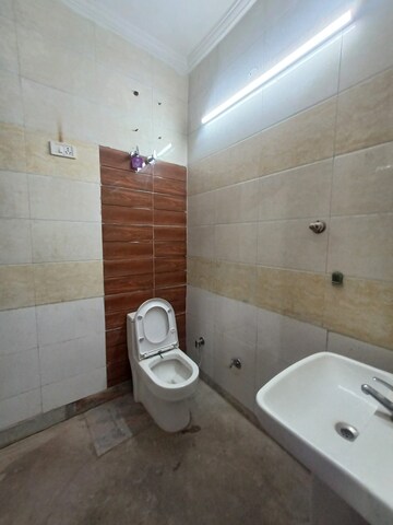 Bathroom in 2.5 BHK Independent House at Ansal Plaza Sector-23, Sector 23 – for Rent
