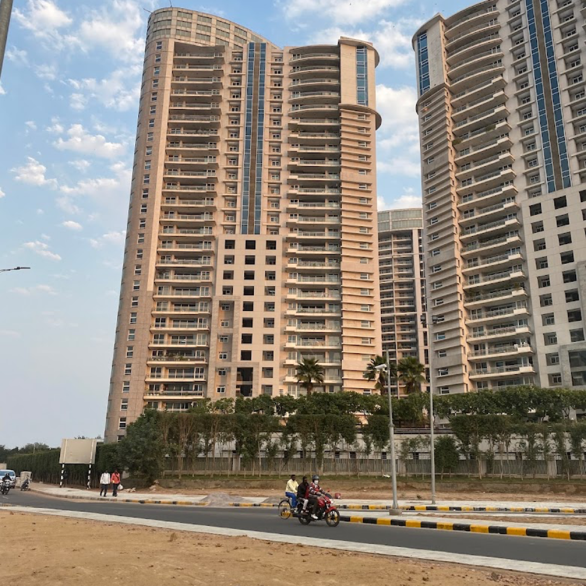 4 BHK + Servant Room 3000 Sq.Ft. Apartment in DLF The Belaire