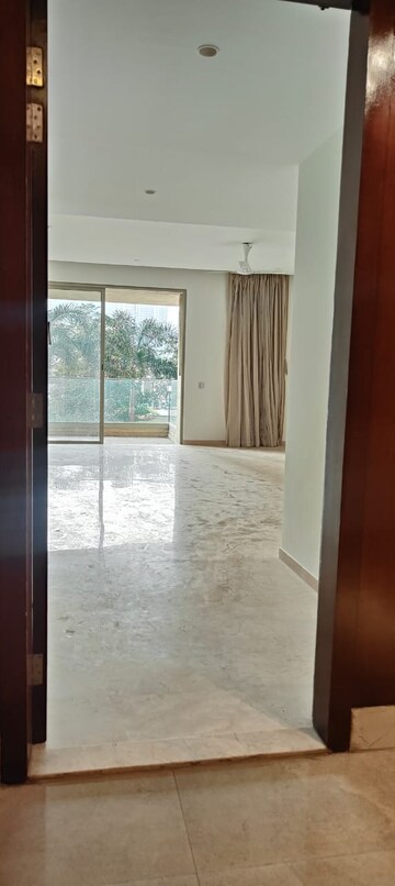 Room in 4 BHK Apartment at One Hiranandani Park, Ghodbunder Road – for Rent