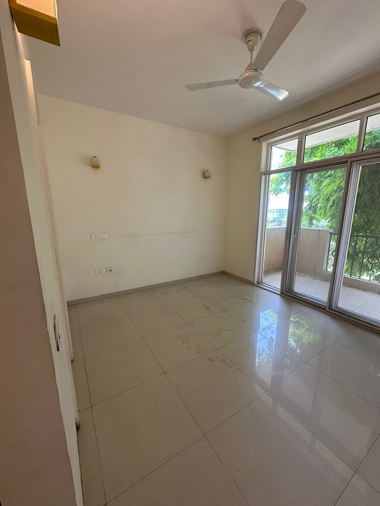 Master Bedroom, emaar-mgf-emerald-hills 4 Bedroom 500 Sq.Yd. Apartment In Sector 65 Gurgaon 7900337