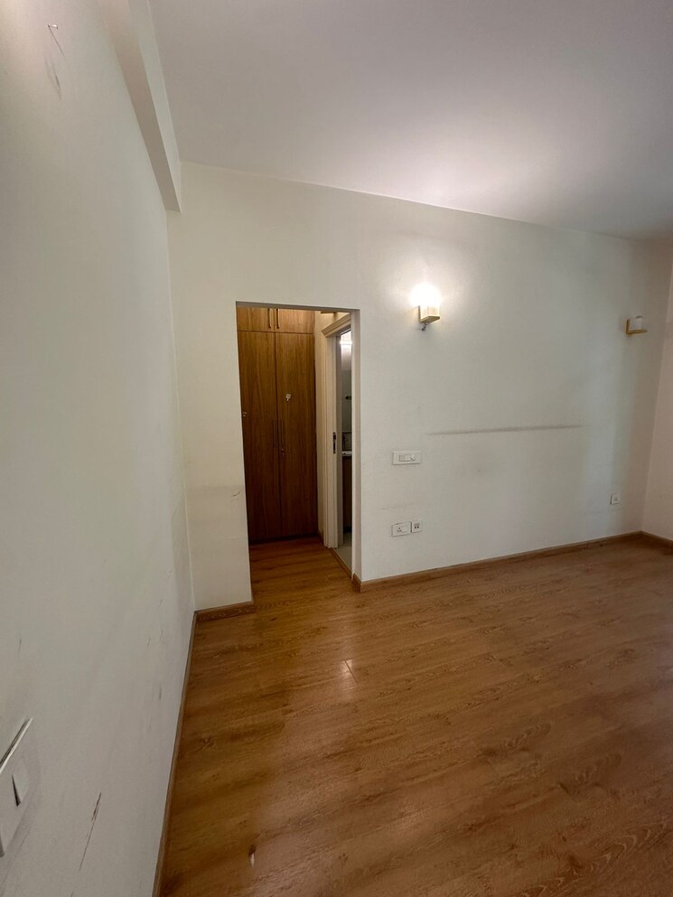 Room, emaar-mgf-emerald-hills 4 Bedroom 500 Sq.Yd. Apartment In Sector 65 Gurgaon 7900337