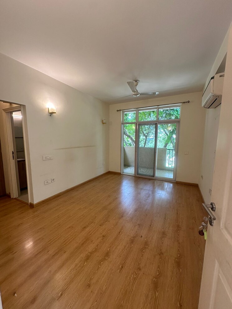 Room, emaar-mgf-emerald-hills 4 Bedroom 500 Sq.Yd. Apartment In Sector 65 Gurgaon 7900337