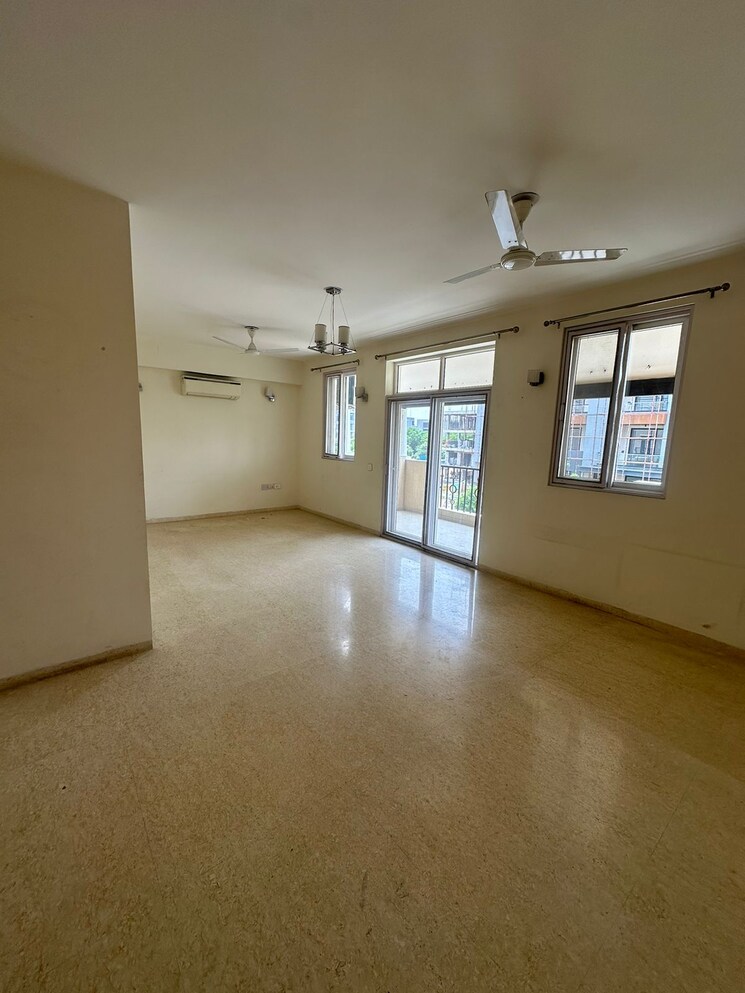 Room, emaar-mgf-emerald-hills 4 Bedroom 500 Sq.Yd. Apartment In Sector 65 Gurgaon 7900337