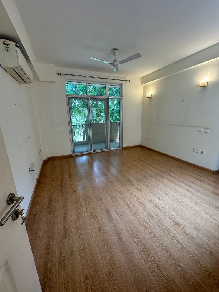 Room, emaar-mgf-emerald-hills 4 Bedroom 500 Sq.Yd. Apartment In Sector 65 Gurgaon 7900337