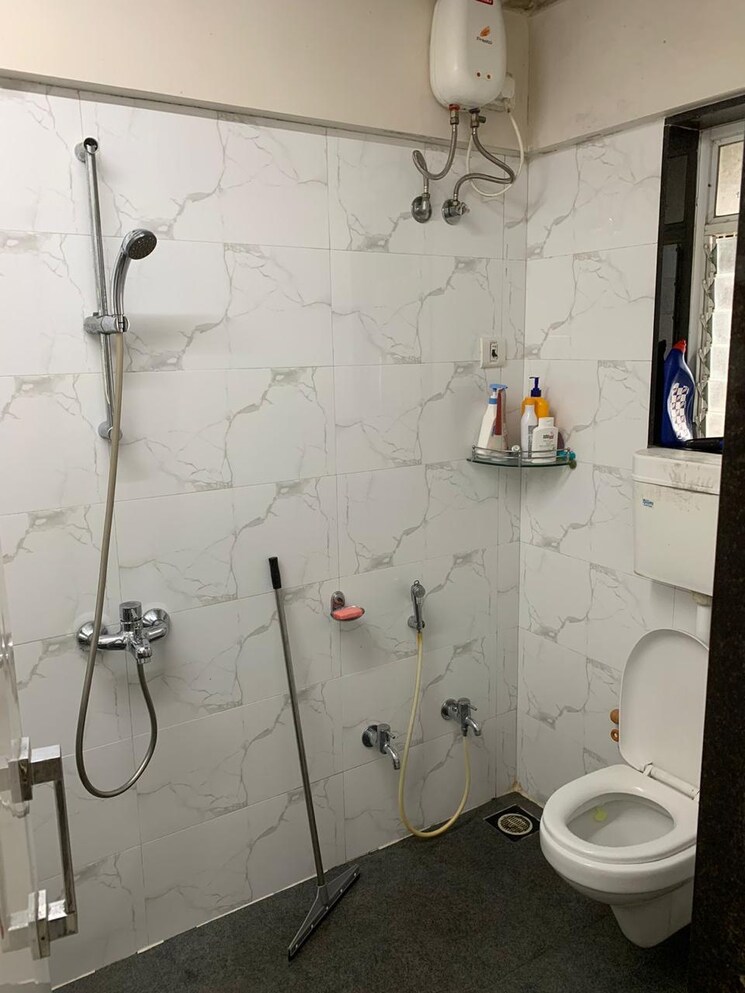 Bathroom, mahaveer-jeevan-deep 3 Bedroom 1600 Sq.Ft. Apartment In Kandivali West Mumbai 7900318
