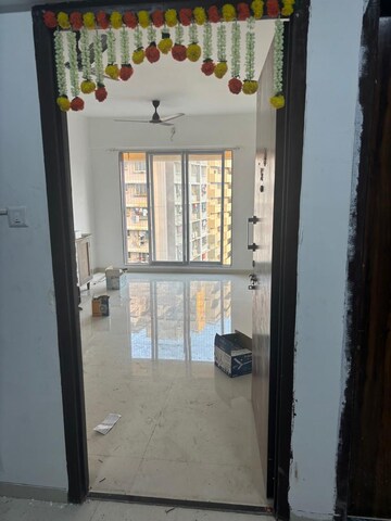 Room in 2 BHK Apartment at Lalani Grandeur, Goregaon East – for Sale