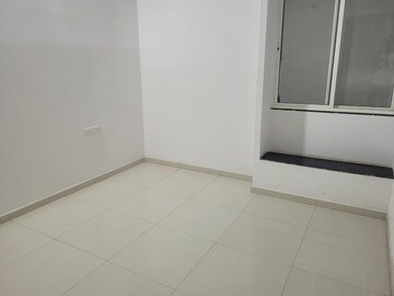 Room in 2.5 BHK Apartment at Ravima Newton Homes, Hadapsar – for Sale