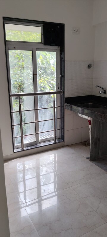 Room in 2 BHK Apartment at Lalani Grandeur, Goregaon East – for Sale