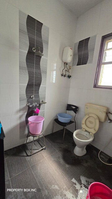 Bathroom in 1.5 BHK Apartment at Kurla West – for Rent