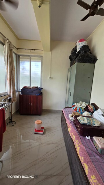 Furnished Amenities in 1.5 BHK Apartment at Kurla West – for Rent
