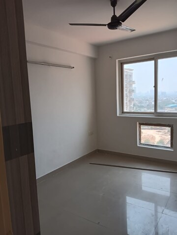 Room in 3 BHK Apartment at Bestech Park View City 1, Sector 48 – for Rent