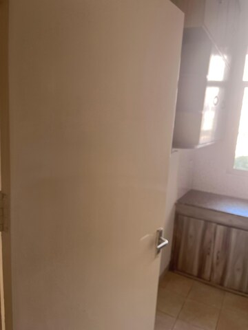 Furnished Amenities in 2 BHK Apartment at DLF The Princeton Estate, Dlf Phase V – for Rent