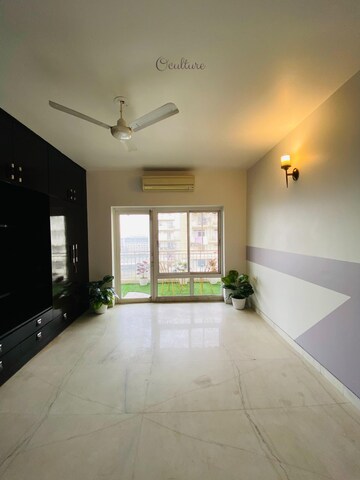 Room in 3 BHK Apartment at Tata Primanti-Tower Residences, Sector 72 – for Rent
