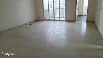 Room in 3 BHK Apartment at Signature Global City, Sector 37d – for Sale