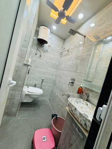 Bathroom in 1.5 BHK Apartment at Moti Nagar – for Rent