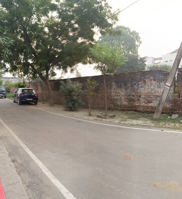  Plot – Exterior View View at Vineet Khand - for Sale