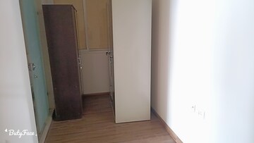 Master Bedroom in 3 BHK Apartment at Parsvnath Green Ville, Sector 48 – for Rent