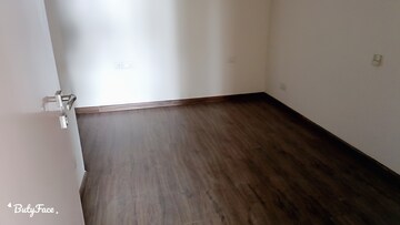 Room in 3 BHK Apartment at Parsvnath Green Ville, Sector 48 – for Rent