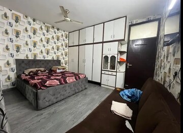 Room in 3 BHK Builder Floor at Freedom Fighters Enclave, Saket – for Rent