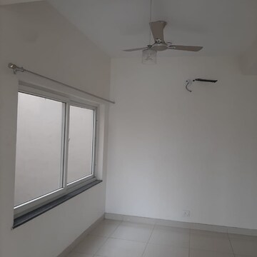 Room in 3 BHK Builder Floor at BPTP Amstoria, Sector 102 – for Rent