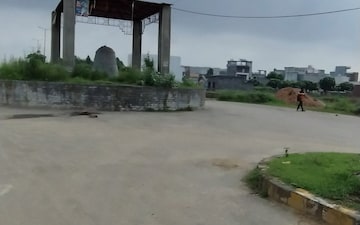 Plot For Sale in Lal Kuan
