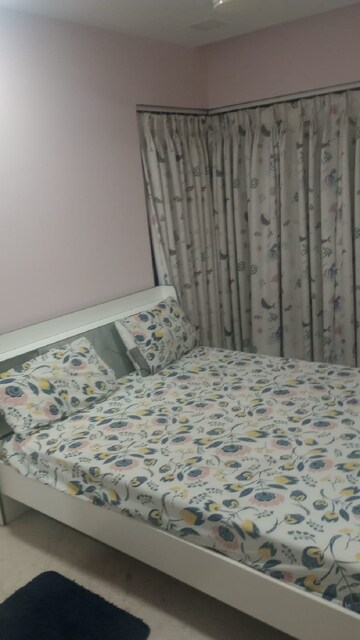 Bedroom in 2 BHK Apartment at Khar West – for Rent