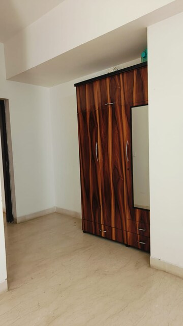 Room in 3 BHK Apartment at Puri Aanandvilas, Sector 81 – for Rent
