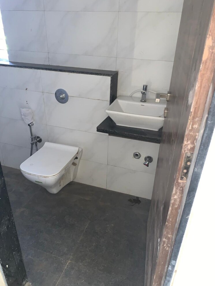 Bathroom, subhash-chs 2 Bedroom 550 Sq.Ft. Apartment In Chembur Mumbai 7900773