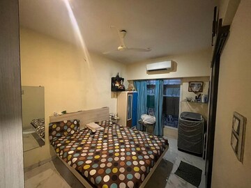 Bedroom in 1 BHK Apartment at Khar West – for Rent