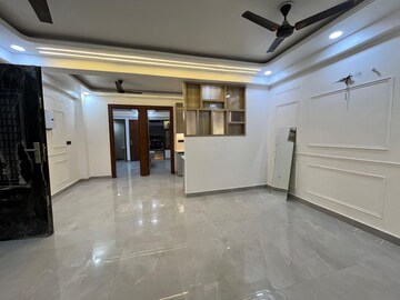 Room in 3 BHK Builder Floor at Sector 104 – for Sale