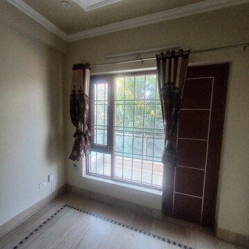 Room in 3 BHK Builder Floor at Sector 23 – for Rent