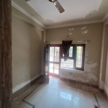 Master Bedroom in 3 BHK Builder Floor at Sector 23 – for Rent
