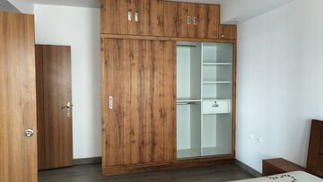 Room in 4 BHK Apartment at Paramount Grande, Sarusajai – for Rent