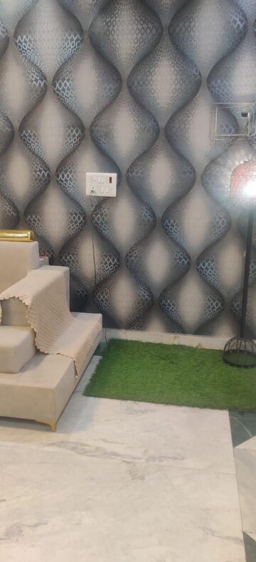 Furnished Amenities in 2 BHK Apartment at Saya Gold Avenue, Vaibhav Khand – for Rent