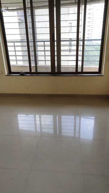 Room in 2.5 BHK Apartment at Kalpataru Srishti, Mira Road – for Sale