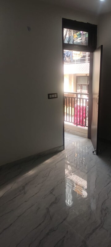 Room in 2 BHK Builder Floor at Mahavir Enclave – for Sale