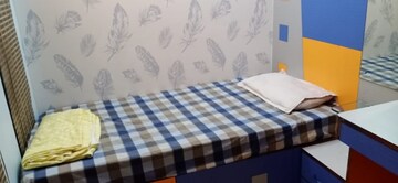 Room in 2.5 BHK Apartment at Bandra West – for Rent