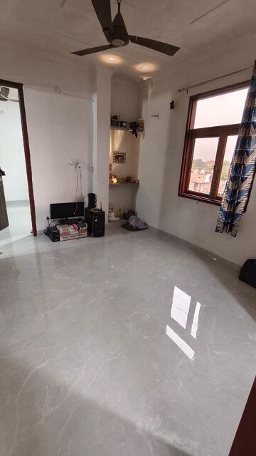 Room in 2 BHK Builder Floor at Mahavir Enclave – for Sale