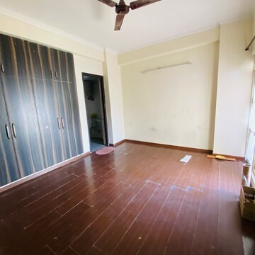 Master Bedroom in 2.5 BHK Apartment at Aims Golf City, Noida Central – for Rent