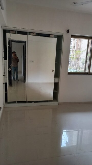 1 BHK Apartment For Rent in Lodha Splendora, Ghodbunder Road