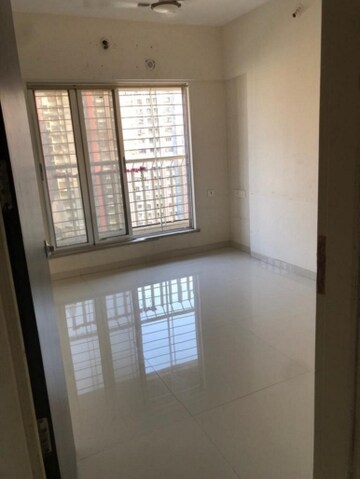 Room in 2 BHK Apartment at Solitaire 3, Mira Road – for Sale