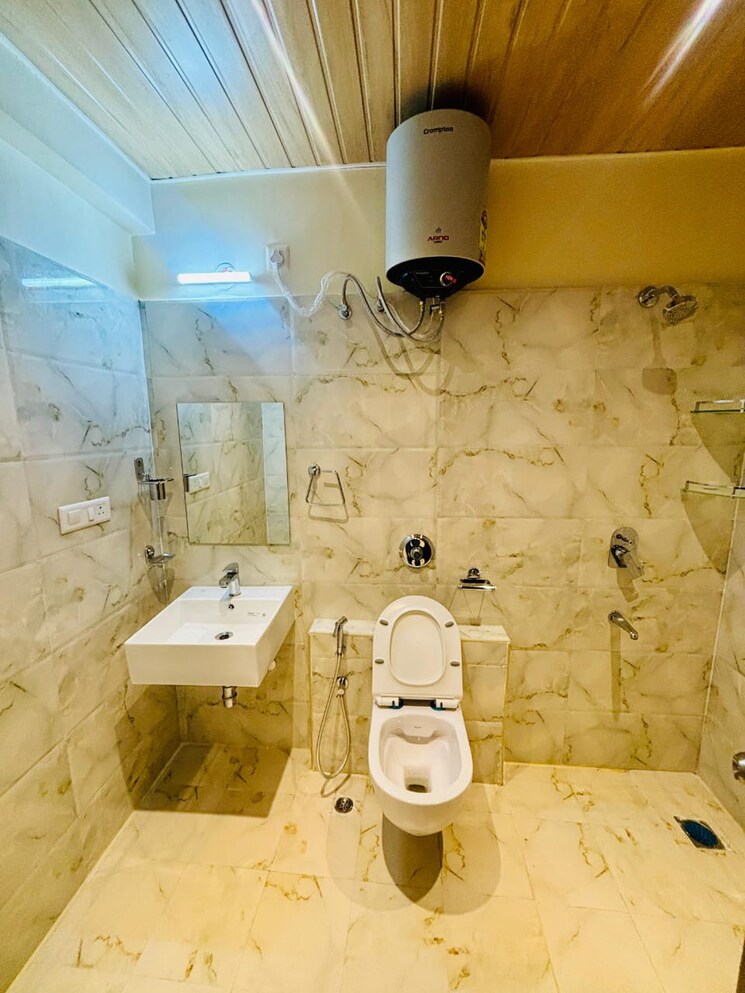 Bathroom, sjr-blue-waters 3 Bedroom 1575 Sq.Ft. Apartment In Off Sarjapur Road Bangalore 7901160