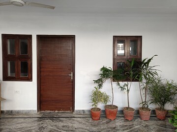Room in 4 BHK Independent House at RWA Apartments Sector 71, Sector 71 – for Rent